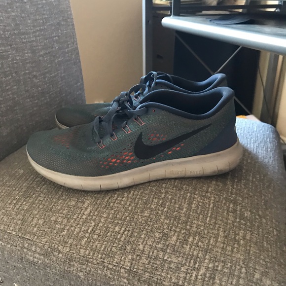 Nike Shoes - Nike Free runners